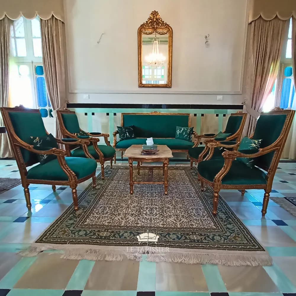 Salon classique restauré velours vert bois doré style Louis XVI Salon classique restauré velours vert bois doré style Louis XVI